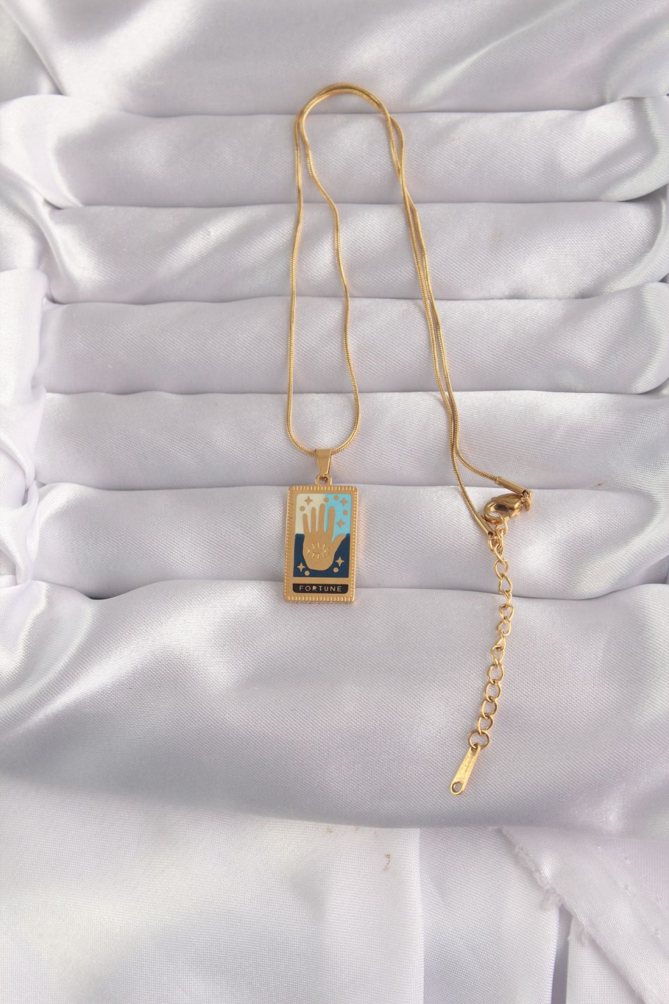 Shekka 316L Çelik Gold Renk Karışık Mineli El Figür Tarot Kolye — görsel 2