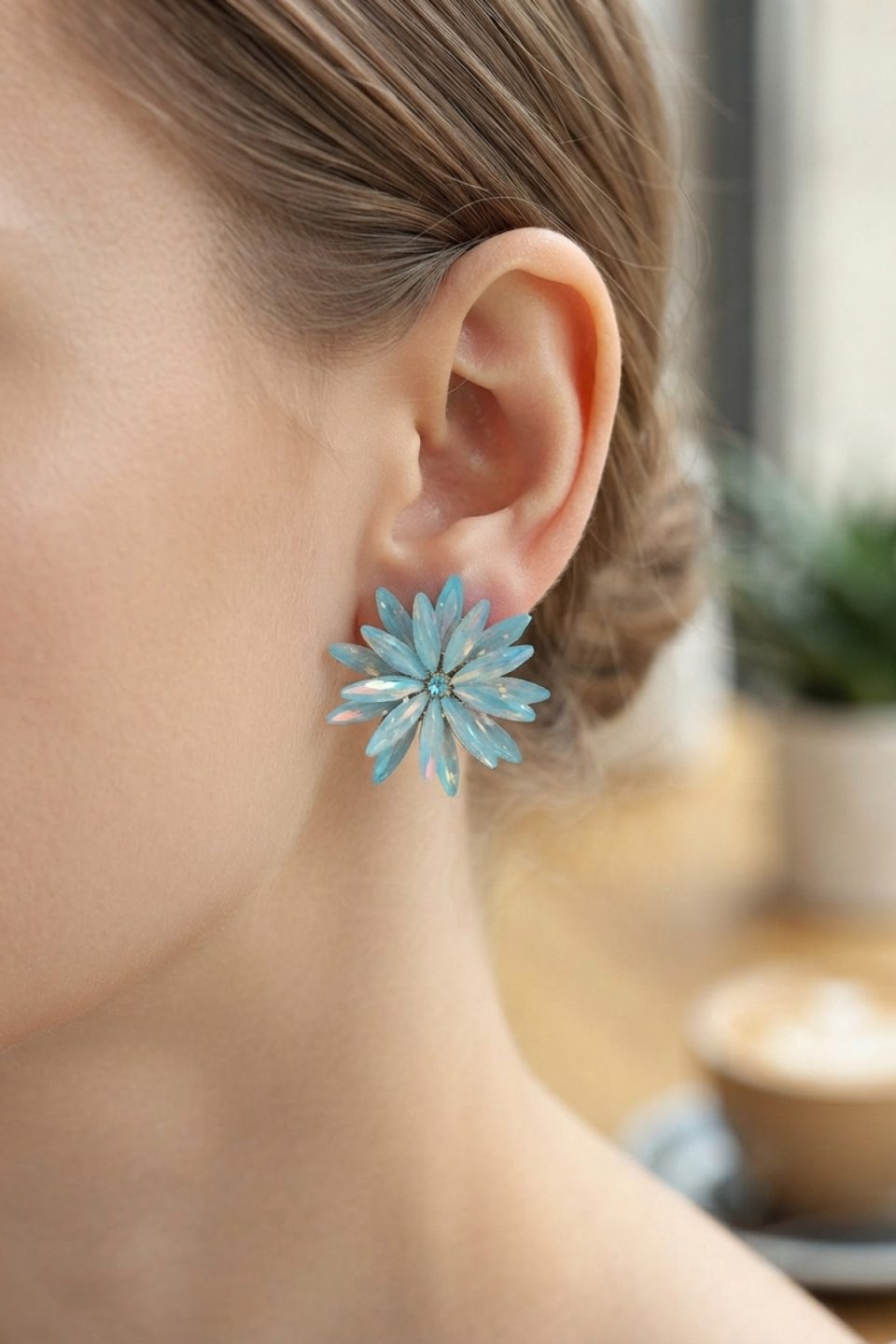 Shekka Lotus Model Buz Mavisi Renk Kristal Taşlı Kadın Küpe