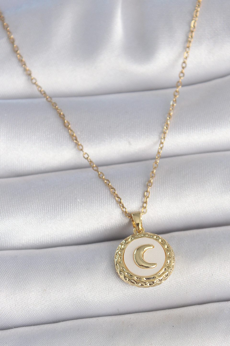 Shekka 316L Çelik Gold Renk Zincir Beyaz Mineli Hilal İşlemeli Madalyon Model Kadın Kolye