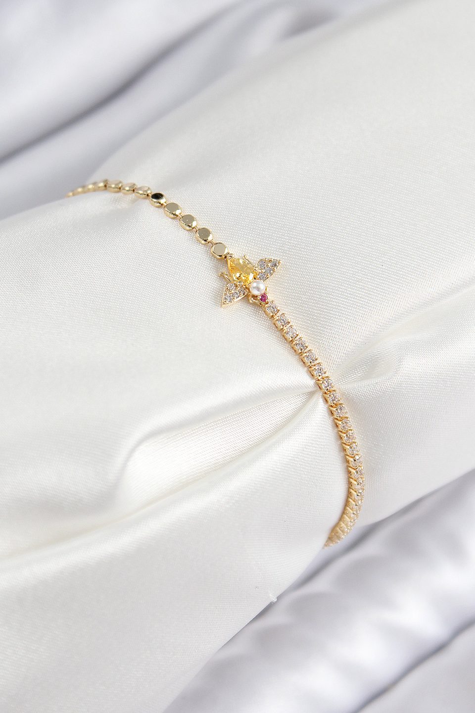 Shekka Pirinç Zirkon Taşlı Arı Model Ezme Zincir Gold Renk Kadın Bileklik