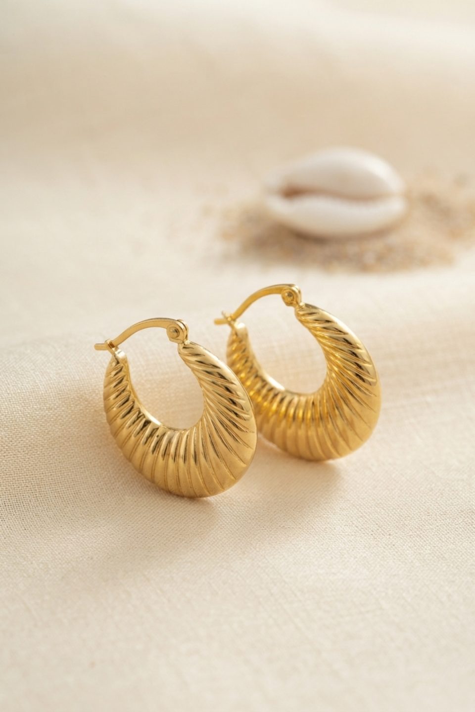 Shekka 316L Çelik Gold Renk Halka Model Küpe — görsel 2