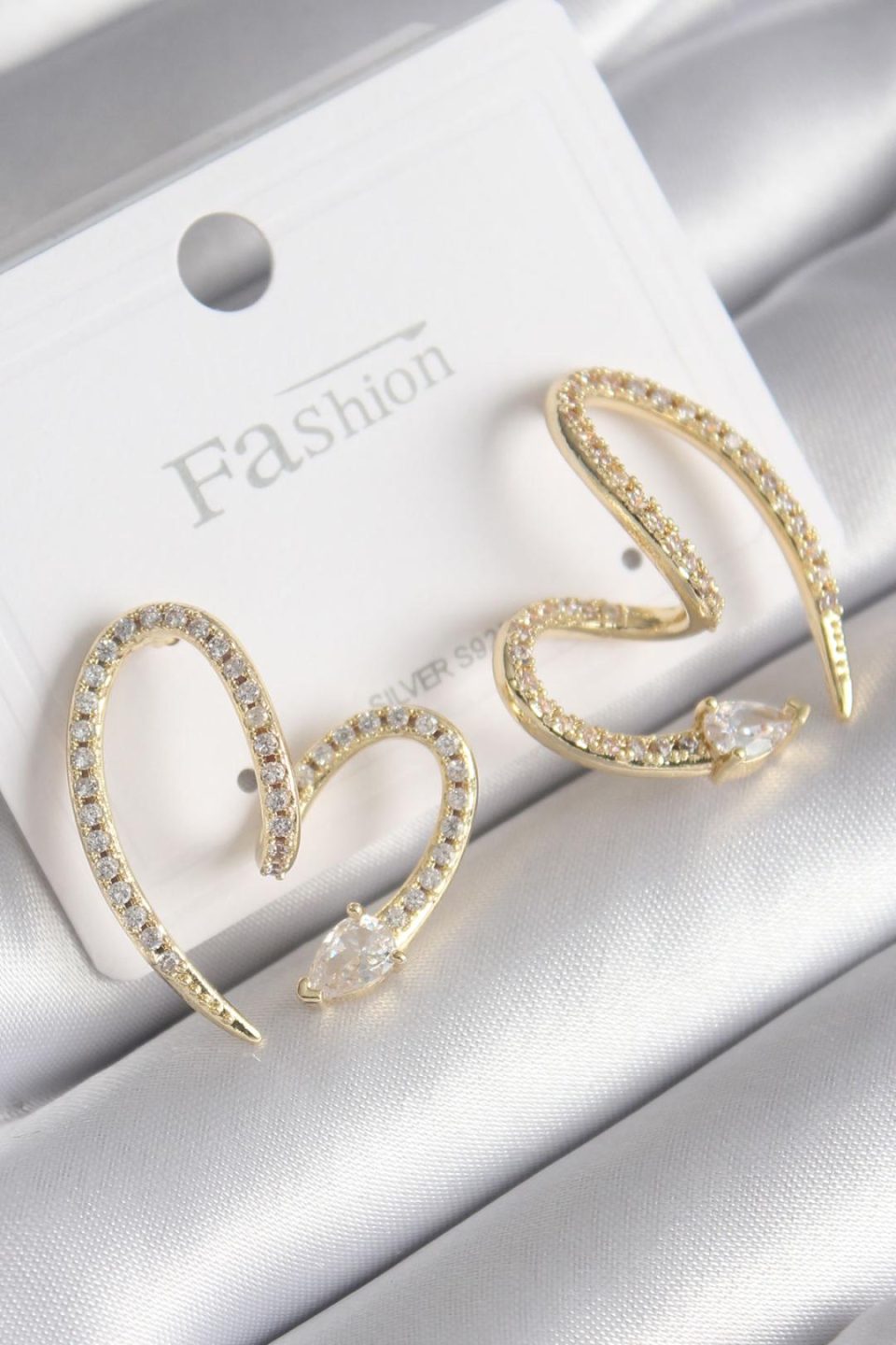 Shekka Pirinç Gold Renk Zirkon Taşlı Yılan Kalp Model Kadın Küpe