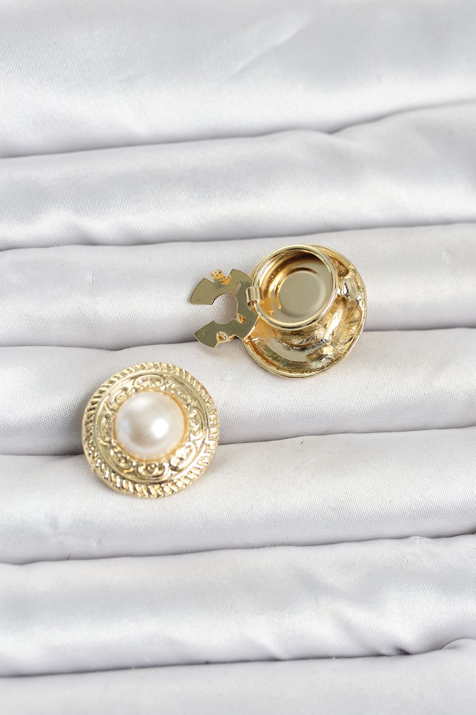 Shekka Gold Renk İncili Model Düğme veya Manşet Broşu