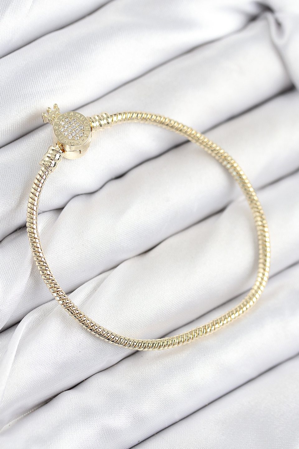 Shekka Pirinç Charm Zirkon Taşlı Taç Model Gold Renk Kadın Bileklik