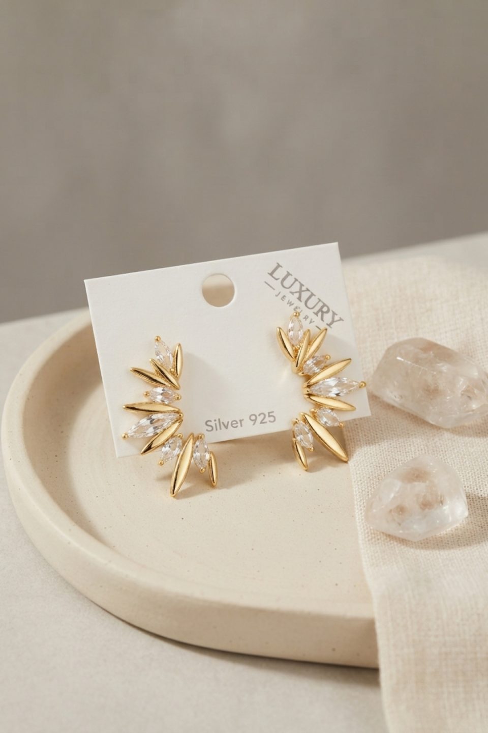 Shekka Gold Renk Zirkon Taşlı Saçak Model Vintage Kadın Küpe