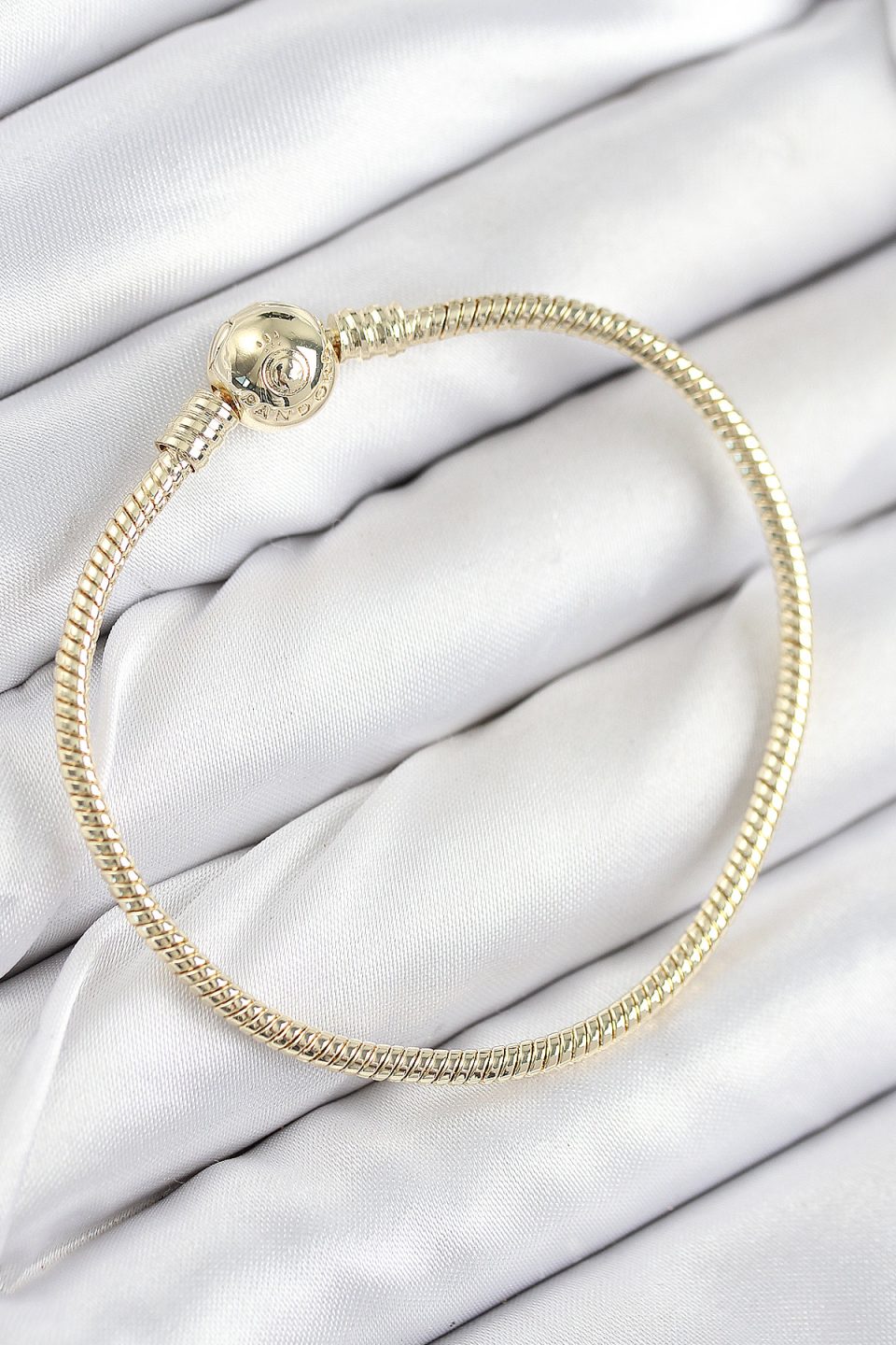 Shekka Pirinç Charm Topcuk Model Gold Renk Kadın Bileklik