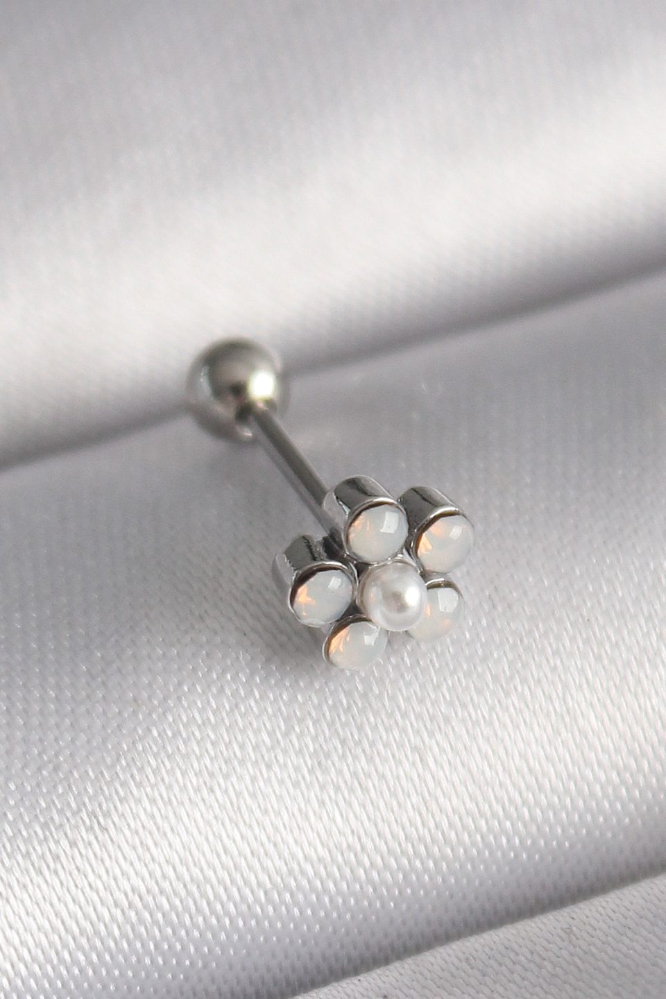 Shekka 316L Çelik Gümüş Renk Zirkon Taşlı Çiçek Model Tragus Piercing