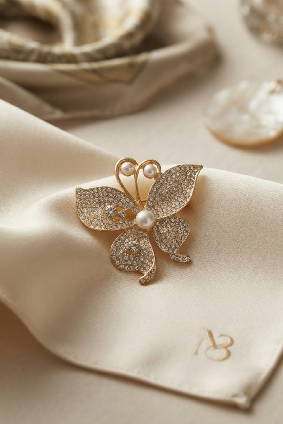 Shekka Zirkon Taşlı Gold Renk Kelebek Model Broş