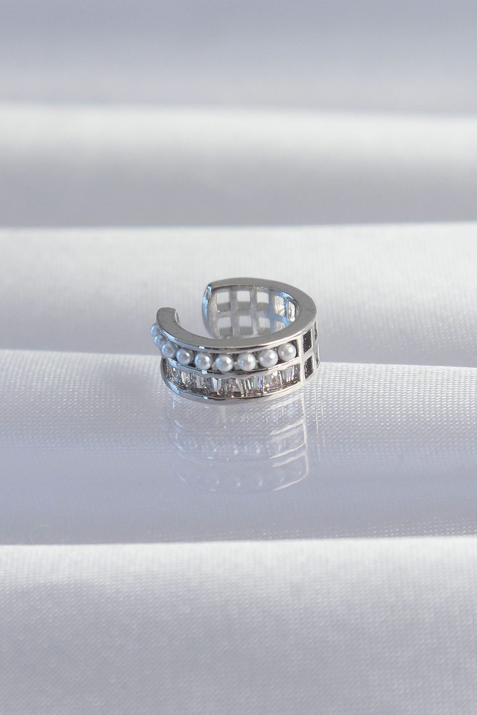Shekka Pirinç Gümüş Renk İncili Baget Taşlı Earcuff Küpe