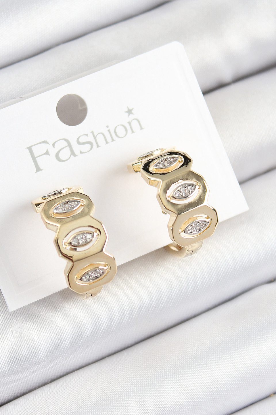 Shekka Pirinç Zirkon Taşlı Damla Figürlü Halka Model Gold Renk Kadın Küpe