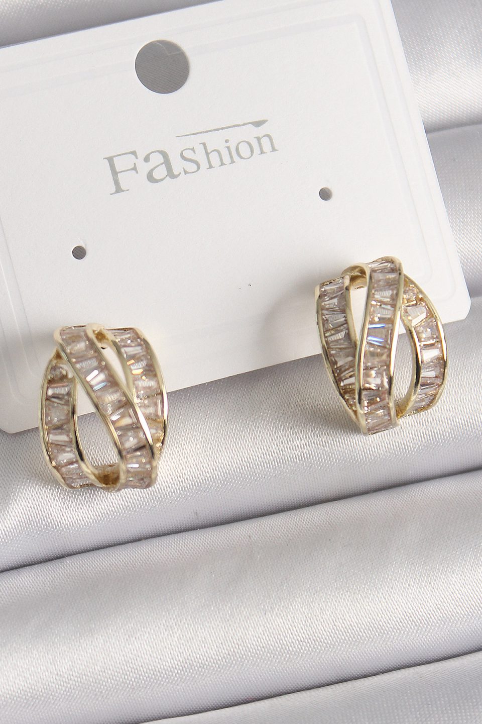 Shekka Pirinç Gold Renk Zirkon Taşlı Düğüm Halka Model Kadın Küpe