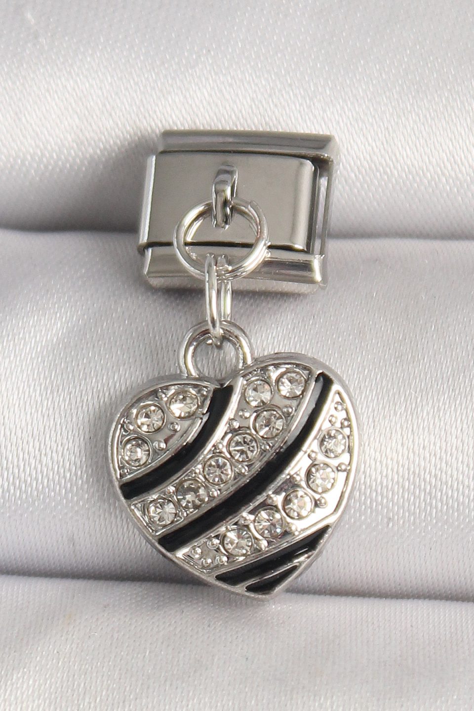 Shekka 316L Çelik Gümüş Renk Zirkon Taşlı Kalp Model Nomination Charm