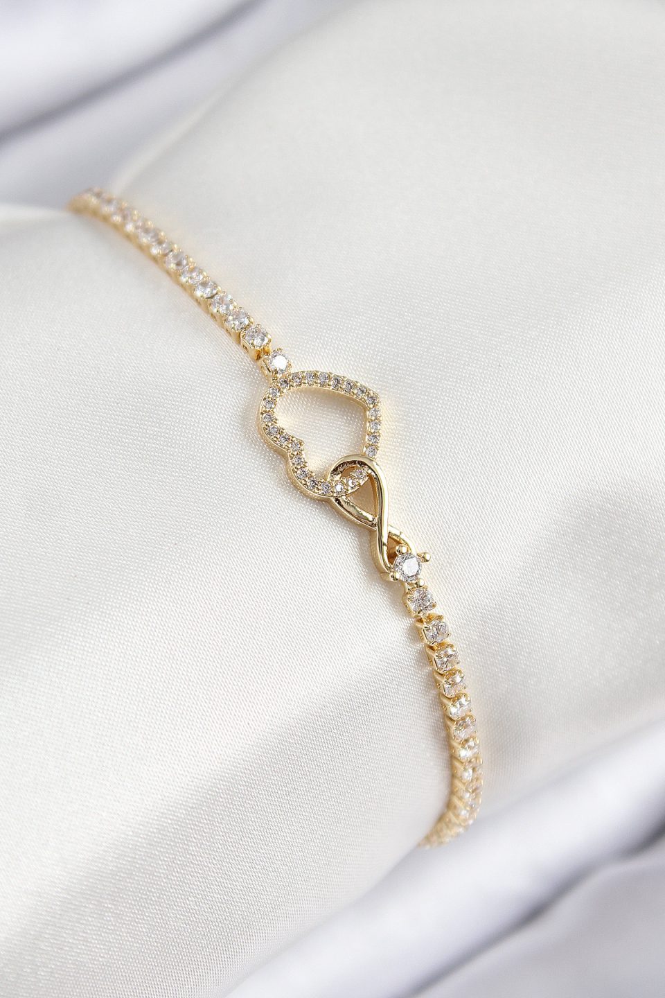 Shekka Pirinç Zirkon Taşlı Sonsuzluk Kalp Model Gold Renk Kadın Bileklik