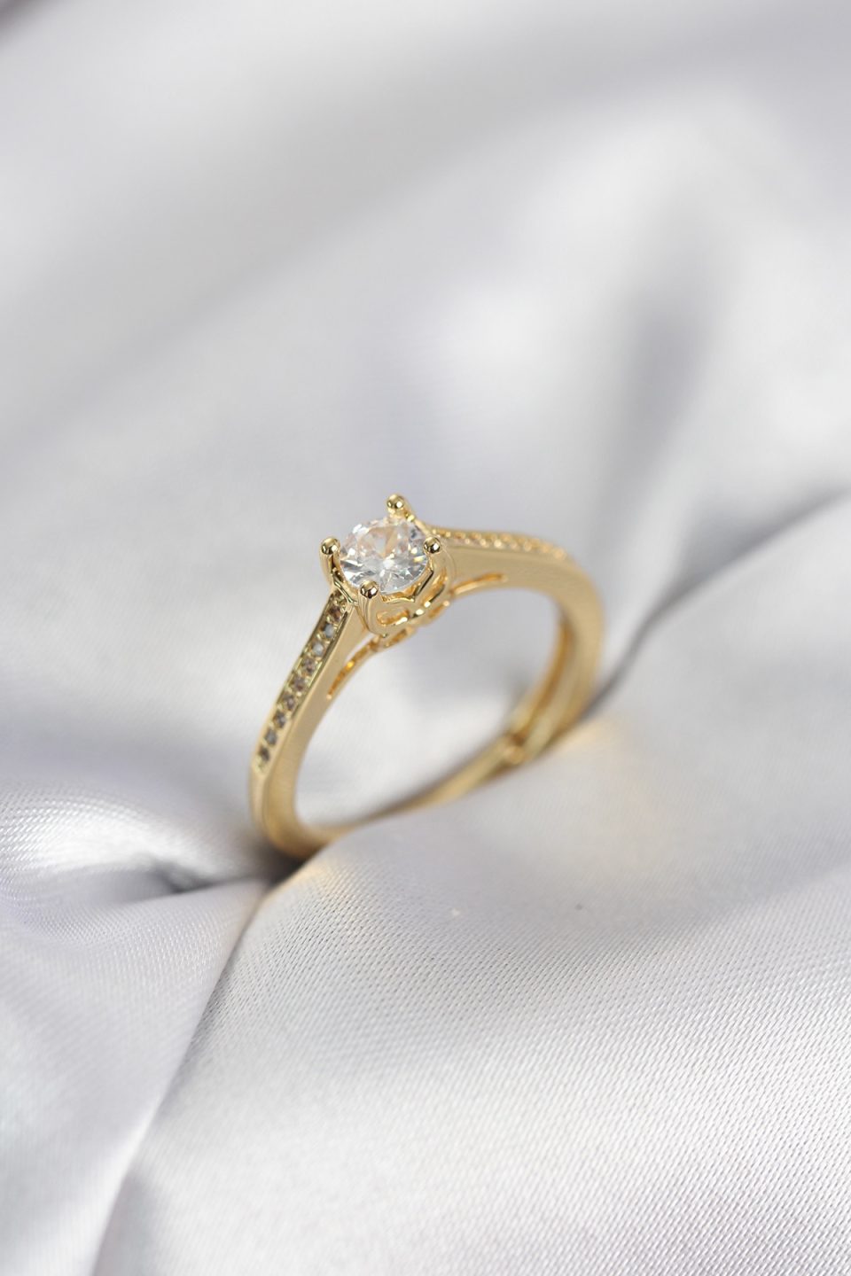 Shekka Tek Taş Gold Renk Zirkon Taşlı Model Kadın Yüzük