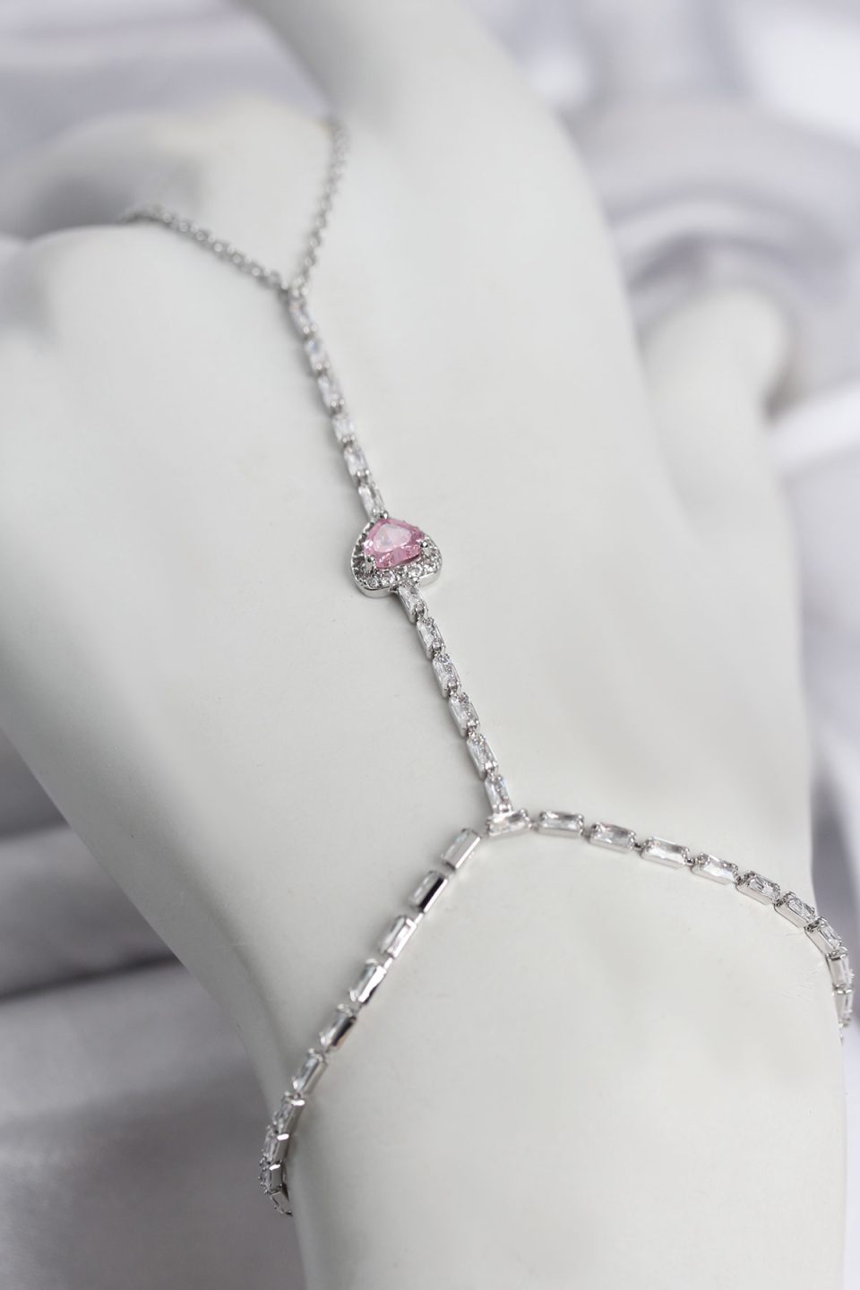 Shekka Gümüş Renk Pirinç Zirkon Taşlı Pembe Kalp Model Şahmeran