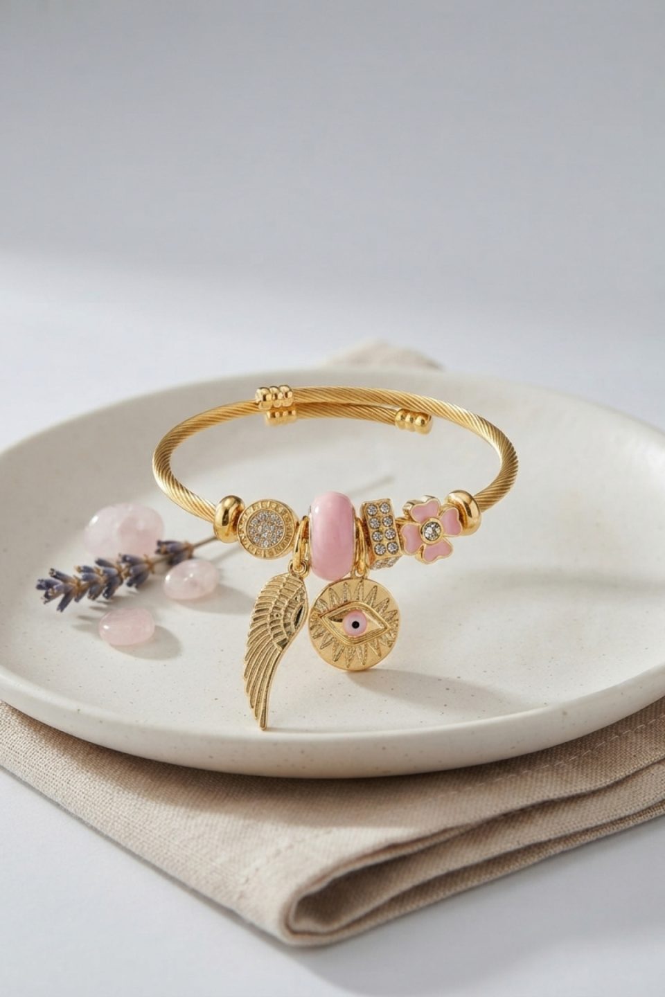 Shekka Pembe Göz Model Gold Renk Charmlı Bileklik