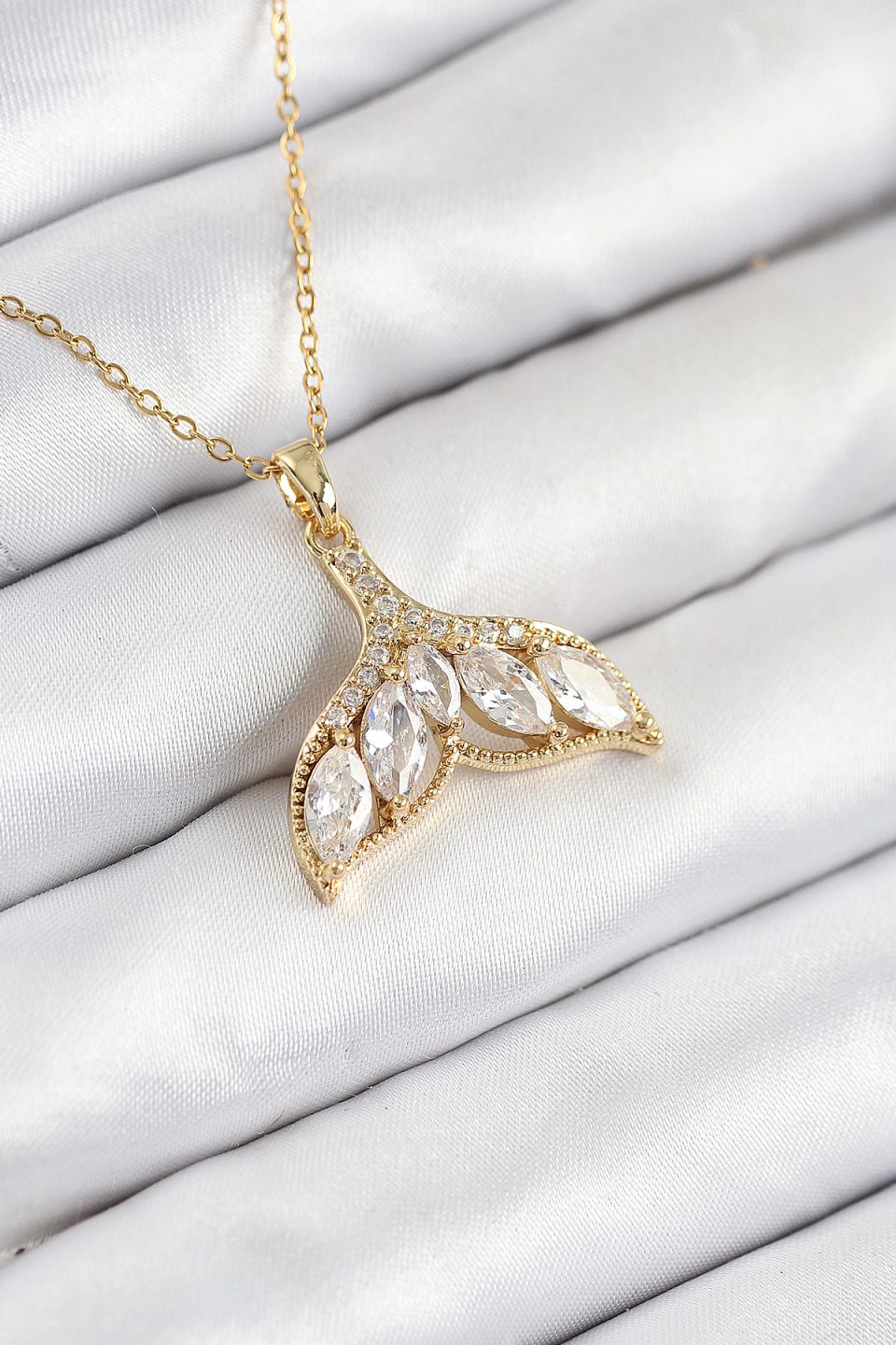 Shekka 316L Çelik Zirkon Taşlı Balık Kuyruğu Model Gold Renk Kadın Kolye