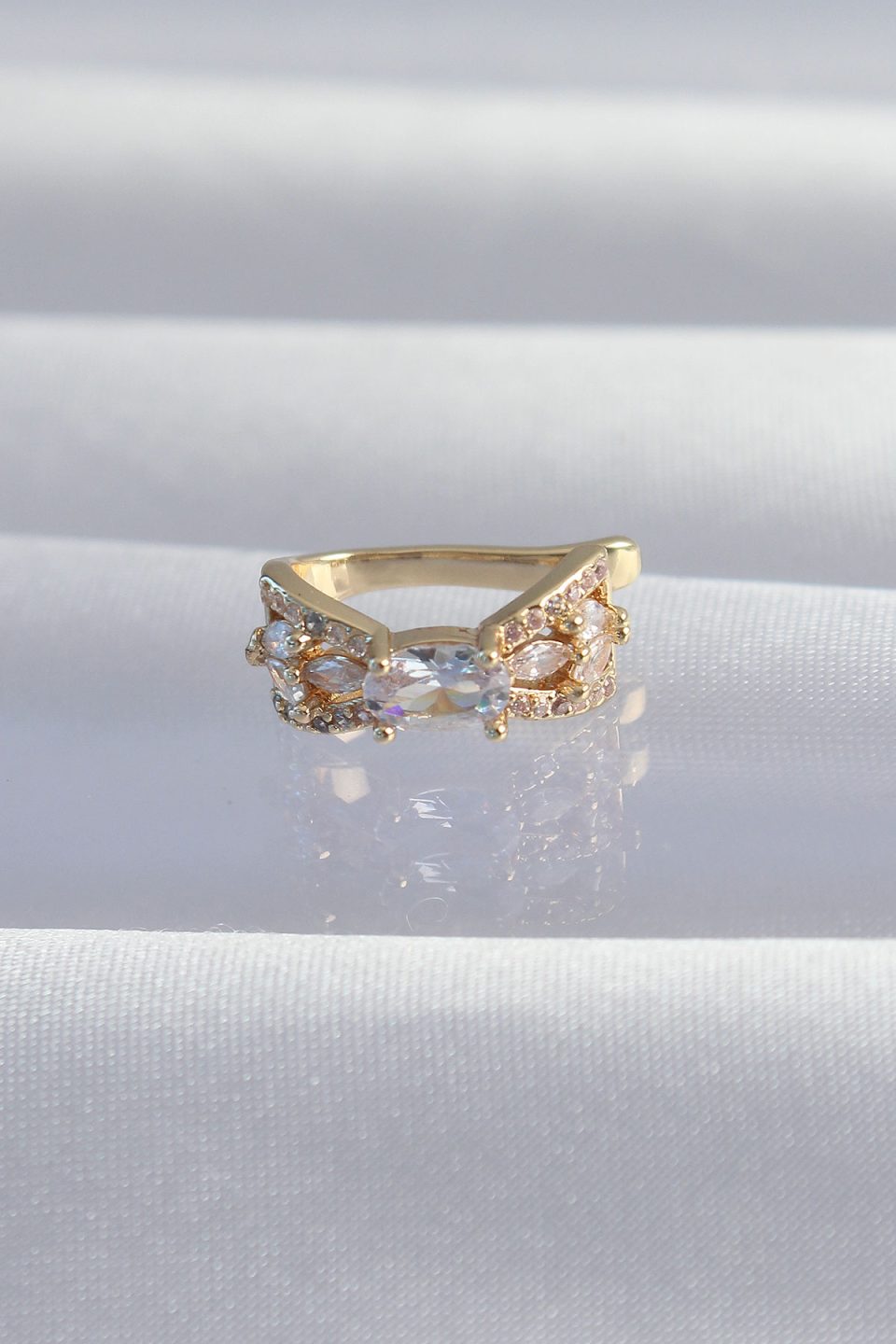 Shekka Pirinç Gold Renk Zirkon Taş Kaplama Earcuff Küpe