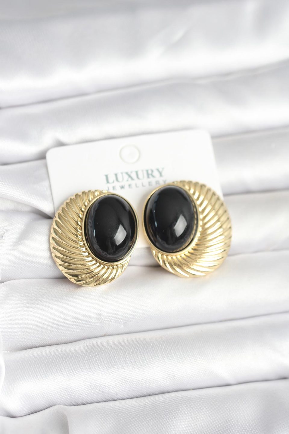 Shekka Pirinç Gold Renk Siyah Boncuklu Oval Vintage Kadın Küpe