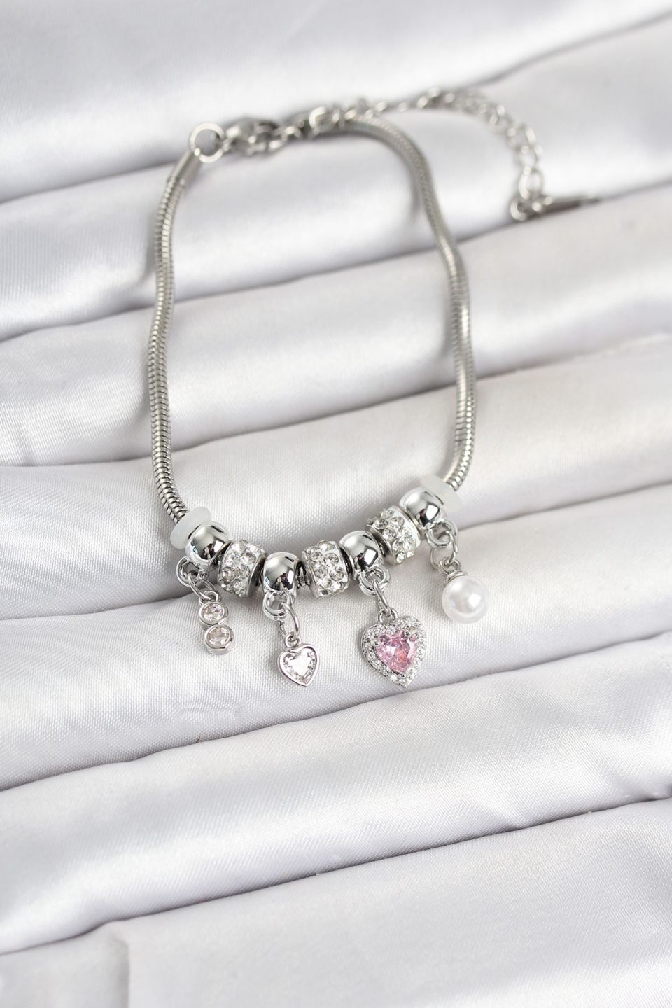 Shekka Pirinç Gümüş Renk Kalp Detaylı Charmlı Kadın Bileklik
