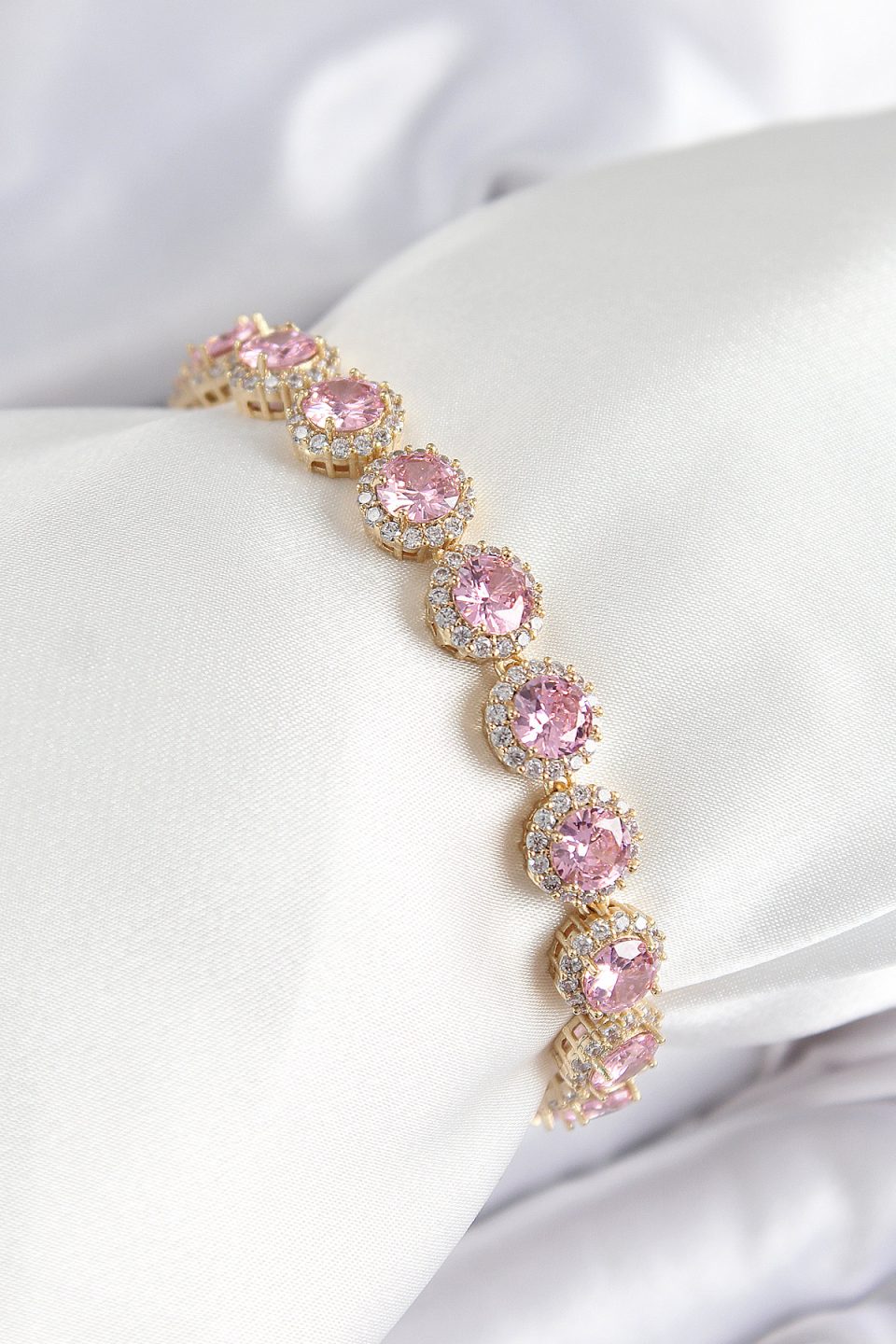Shekka Pirinç Pembe Zirkon Taşlı Daire Baget Model Gold Renk VIP Seri Kadın Bileklik