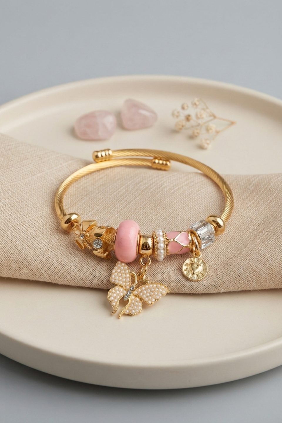 Shekka Pembe Kelebek Model Gold Renk Charmlı Bileklik