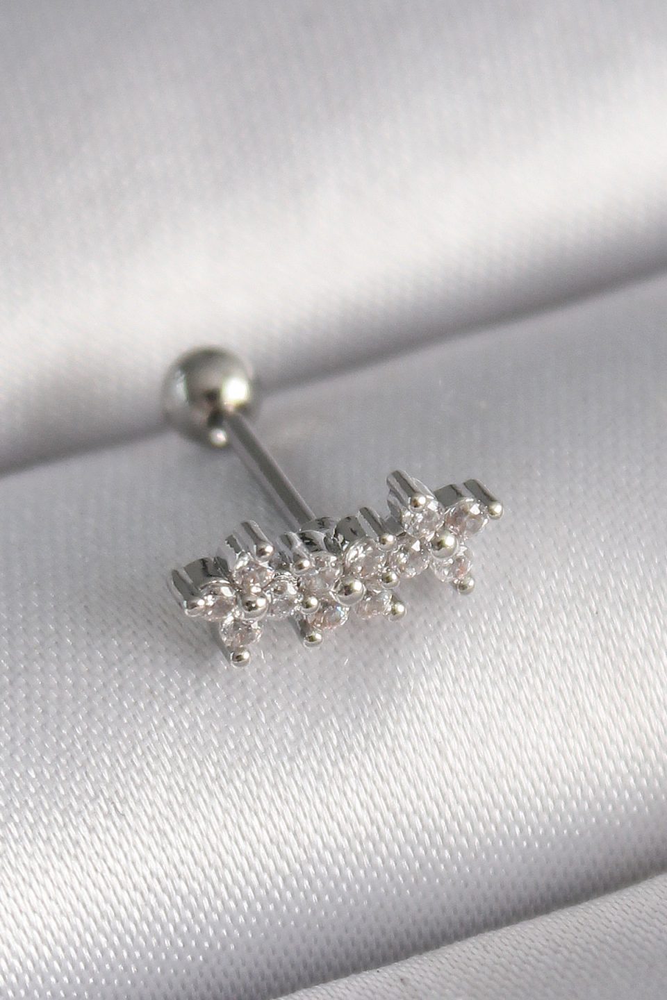 Shekka 316L Çelik Gümüş Renk Zirkon Taşlı Yonca Tragus Piercing