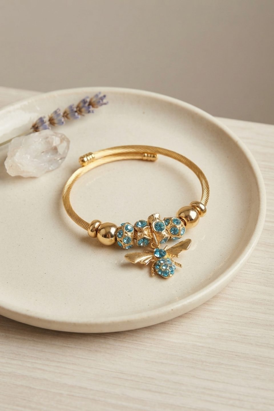 Shekka Mavi Arı Model Gold Renk Charm Bileklik