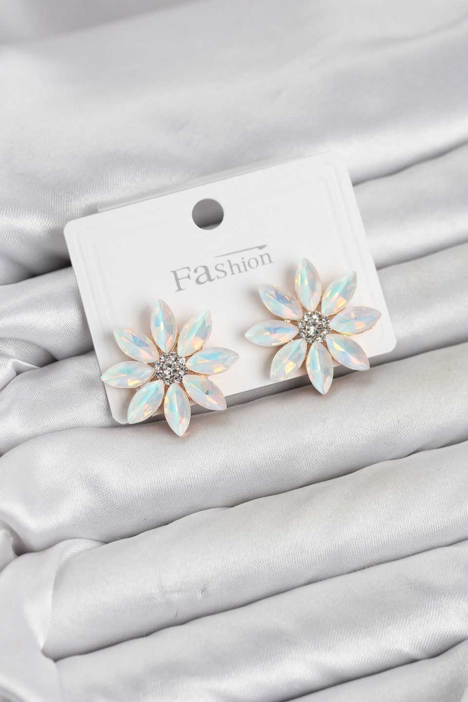 Shekka Beyaz Renk Kristal Taşlı Lotus Çiçek Model Kadın Küpe
